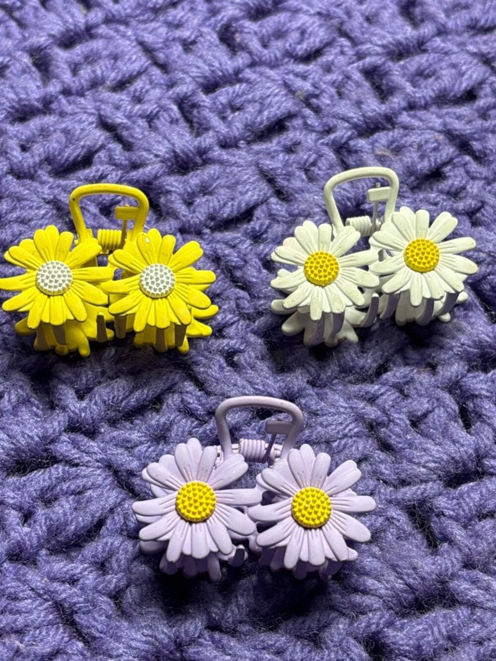 Set of 3 Daisy Mini Claw Clips Hair Clips Purple Yellow White Some Wear on Edges - Picture 3 of 4